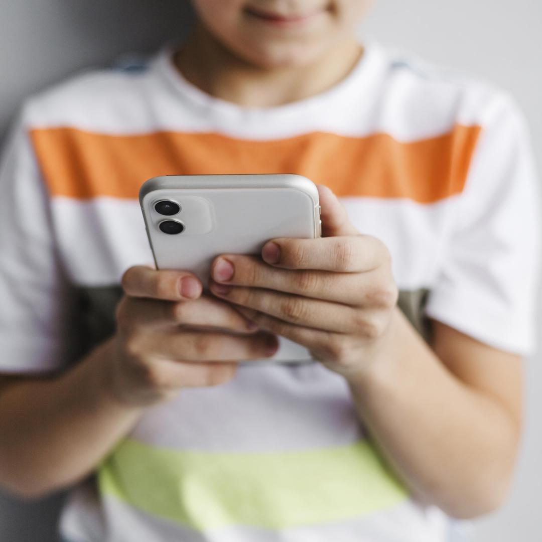 Riesgos del uso del móvil en menores